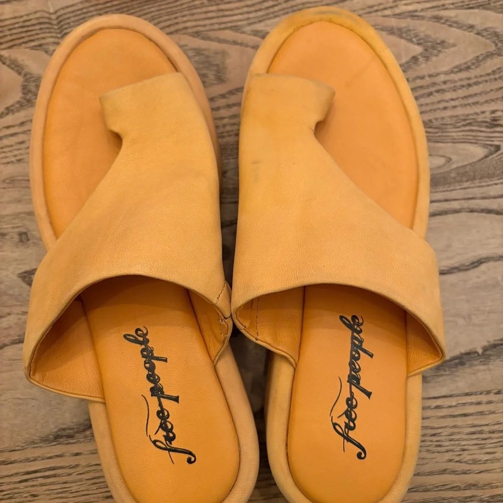 NWOT Free People Hayes Thong Platform Sandal Ribbed Wedge Mustard Leather - Picture 6 of 7